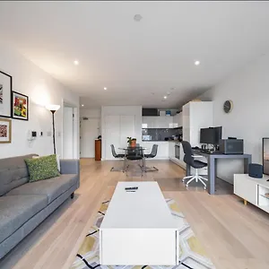 https://riverside-suites-and-apartments.cambridgehotelsuk.com